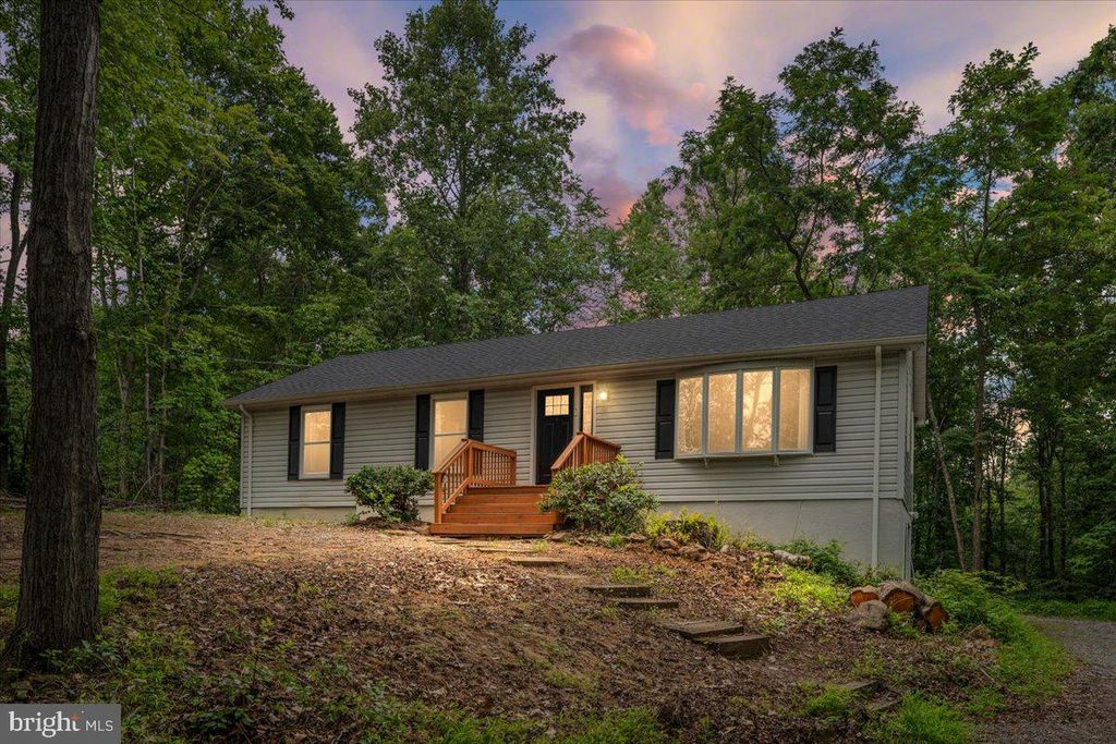208 MOUNTAIN LAKE DR, Front Royal, VA 22630