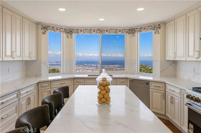 10 Avenue De Azalea, Rancho Palos Verdes, CA 90275