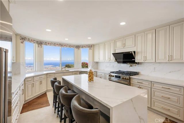 10 Avenue De Azalea, Rancho Palos Verdes, CA 90275