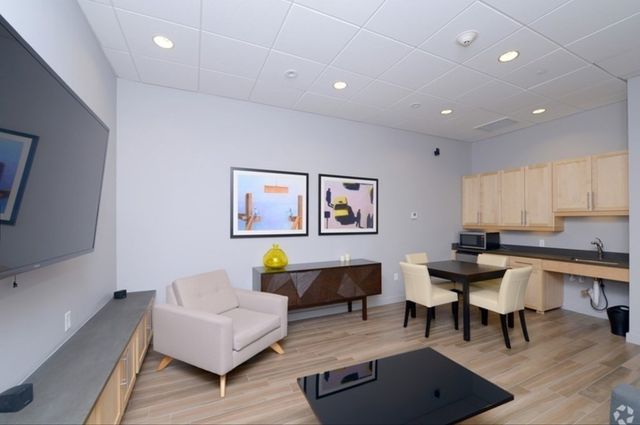 603 Concord 402, Cambridge, MA 02138