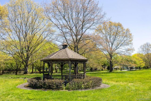 604 Cabot Court E 604, Saint James, NY 11780