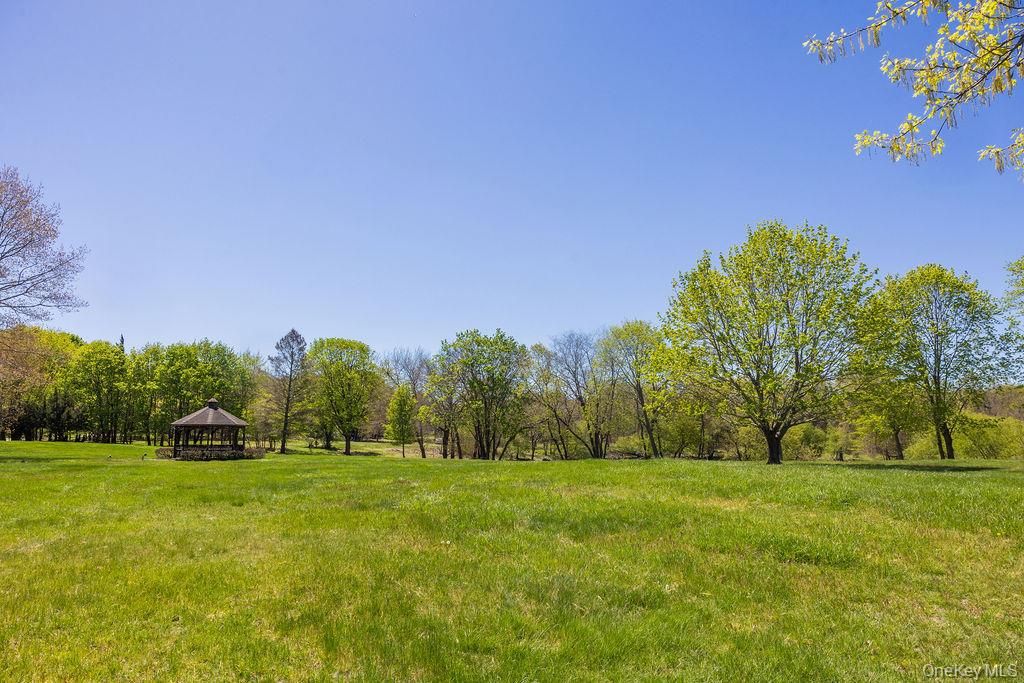 604 Cabot Court E 604, Saint James, NY 11780