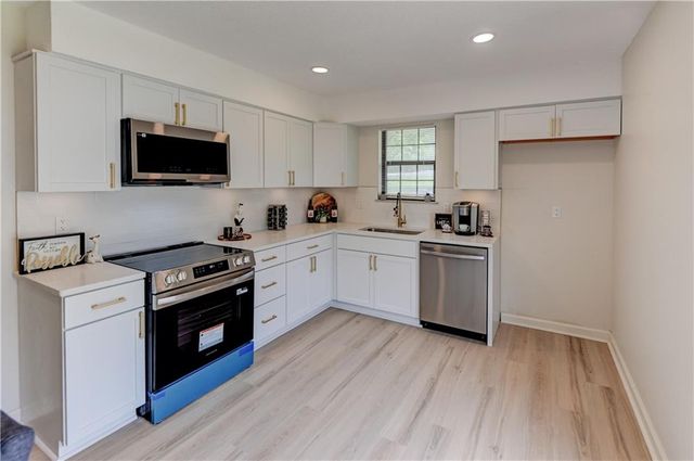 200 83rd Street, Kansas City, MO 64118