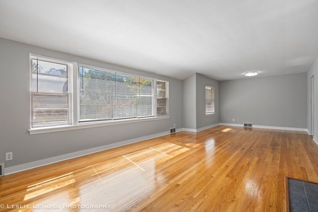 329 E 8th Avenue, Naperville, IL 60563