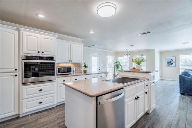 8301 Brewer LN, Salado, TX 76571