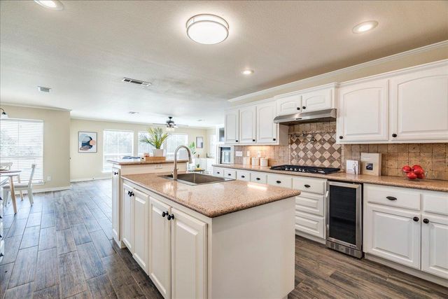 8301 Brewer LN, Salado, TX 76571