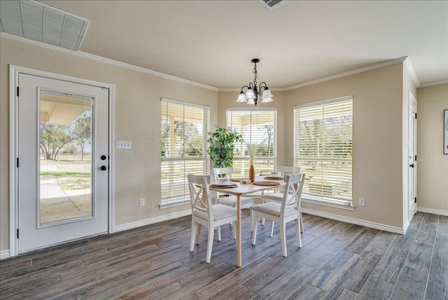 8301 Brewer LN, Salado, TX 76571