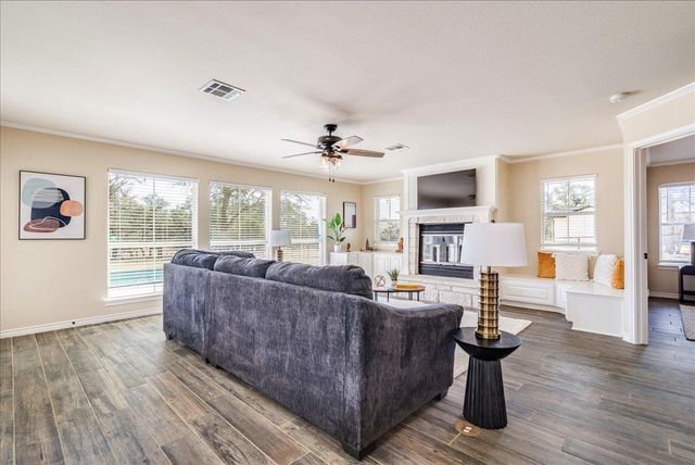 8301 Brewer LN, Salado, TX 76571