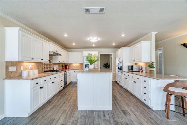 8301 Brewer LN, Salado, TX 76571