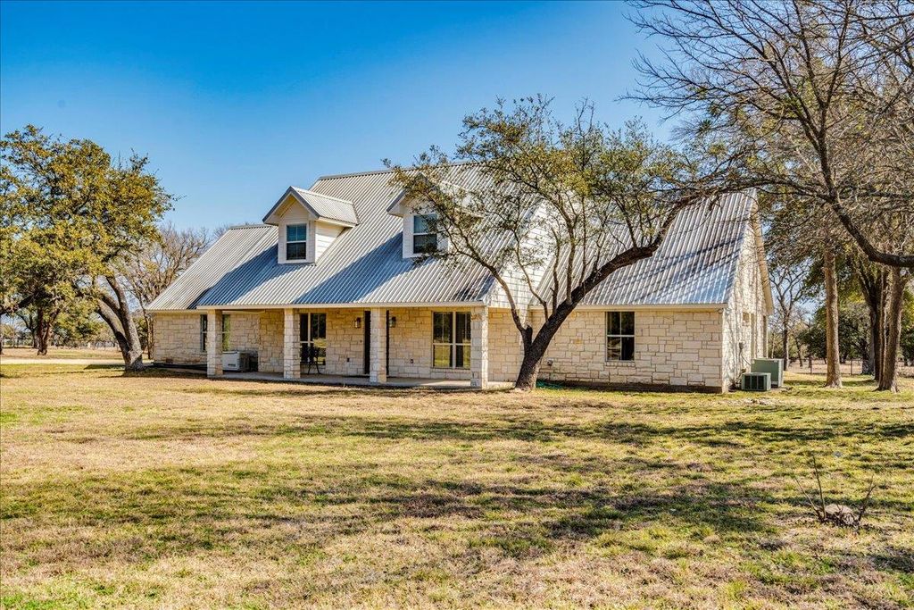 8301 Brewer LN, Salado, TX 76571