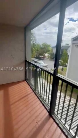 4431 Treehouse Ln H28, Tamarac, FL 33319