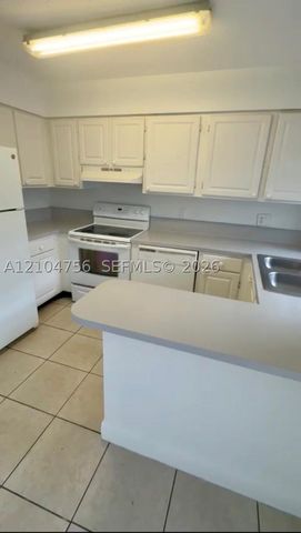 4431 Treehouse Ln H28, Tamarac, FL 33319