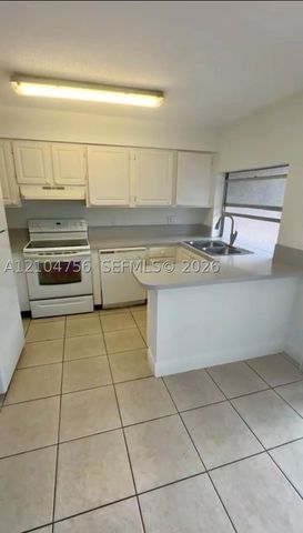 4431 Treehouse Ln H28, Tamarac, FL 33319