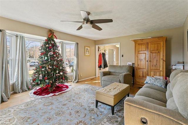 413 Joseph Topping DR, Poquoson, VA 23662