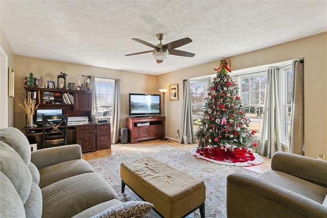 413 Joseph Topping DR, Poquoson, VA 23662