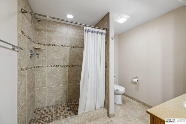 7031 N 16th Street, Lincoln, NE 68521