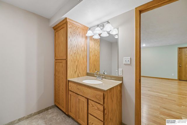 7031 N 16th Street, Lincoln, NE 68521