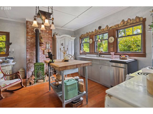 91755 LEWIS AND CLARK Rd, Astoria, OR 97103