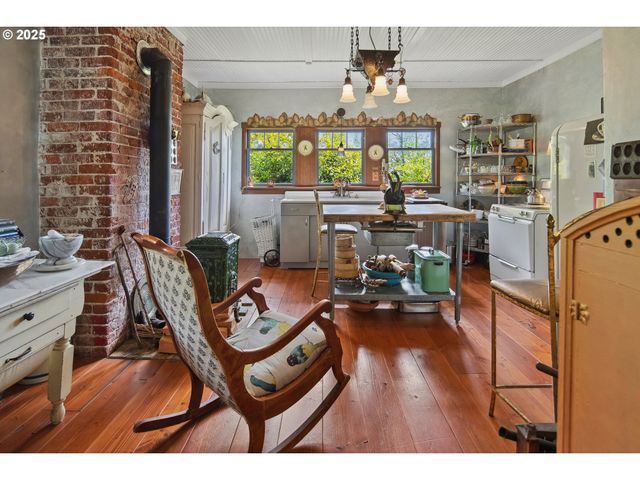 91755 LEWIS AND CLARK Rd, Astoria, OR 97103