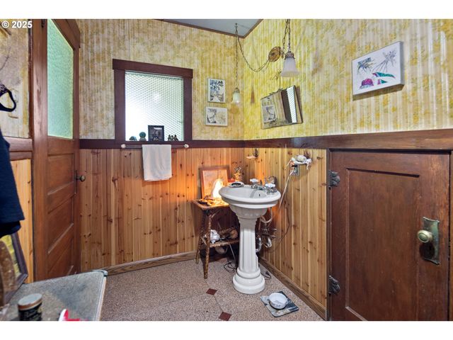 91755 LEWIS AND CLARK Rd, Astoria, OR 97103