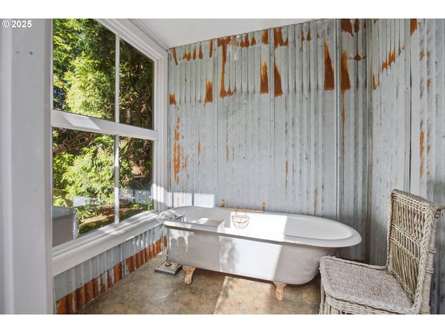 91755 LEWIS AND CLARK Rd, Astoria, OR 97103