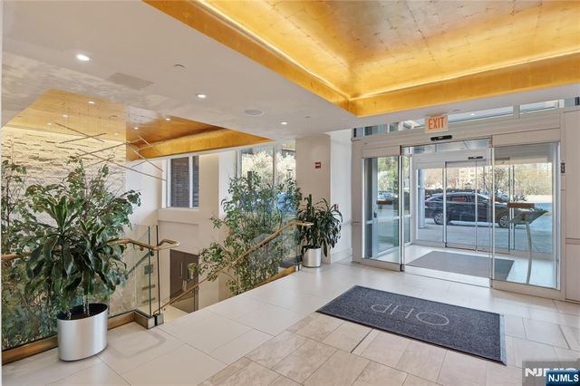 1008 Hudson Park, Edgewater, NJ 07020