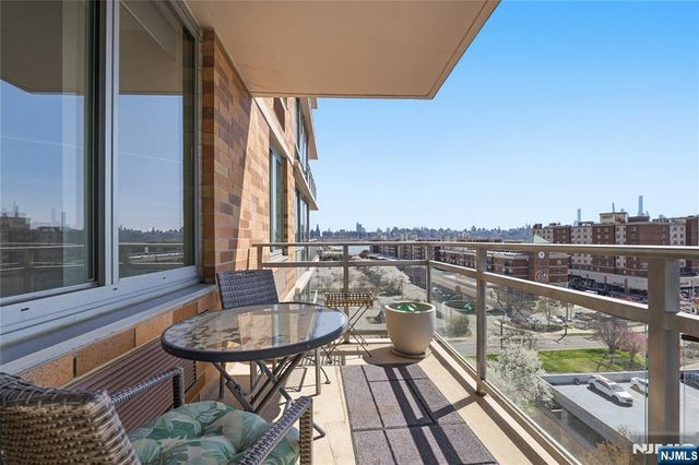 1008 Hudson Park, Edgewater, NJ 07020