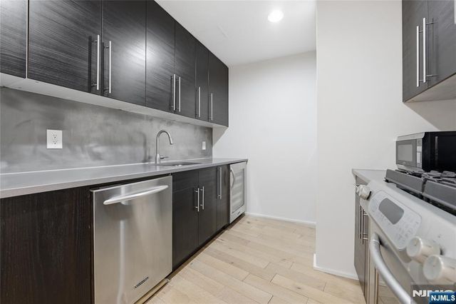 1008 Hudson Park, Edgewater, NJ 07020