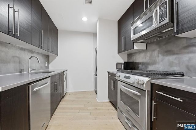 1008 Hudson Park, Edgewater, NJ 07020