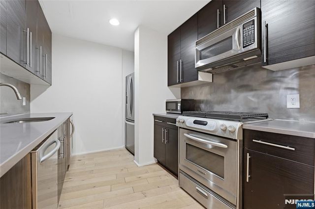 1008 Hudson Park, Edgewater, NJ 07020