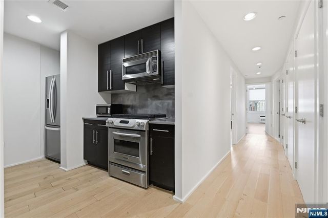 1008 Hudson Park, Edgewater, NJ 07020