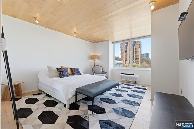 1008 Hudson Park, Edgewater, NJ 07020