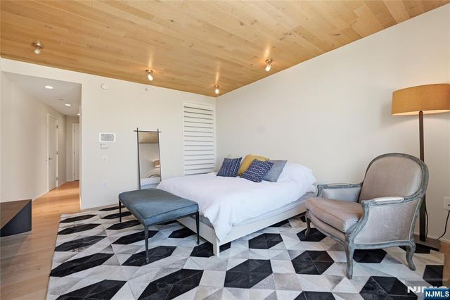 1008 Hudson Park, Edgewater, NJ 07020