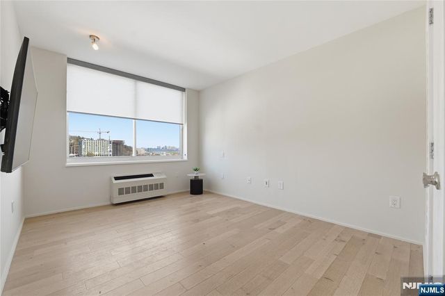 1008 Hudson Park, Edgewater, NJ 07020