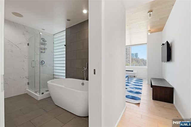 1008 Hudson Park, Edgewater, NJ 07020