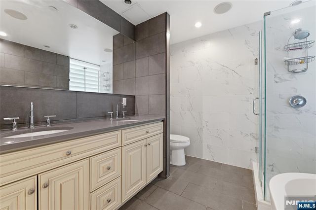 1008 Hudson Park, Edgewater, NJ 07020