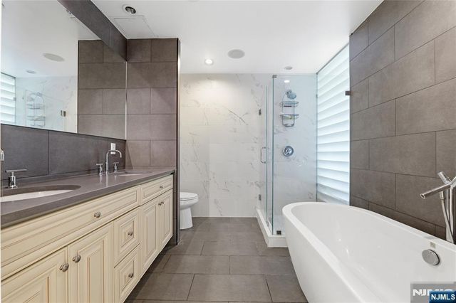 1008 Hudson Park, Edgewater, NJ 07020