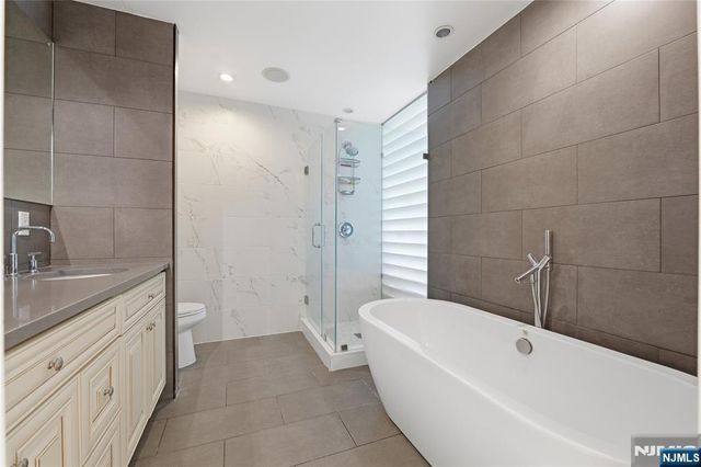 1008 Hudson Park, Edgewater, NJ 07020