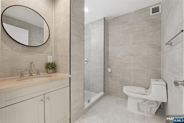 1008 Hudson Park, Edgewater, NJ 07020