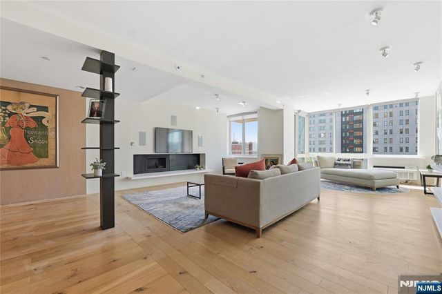 1008 Hudson Park, Edgewater, NJ 07020