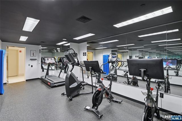 1008 Hudson Park, Edgewater, NJ 07020