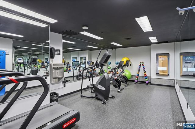 1008 Hudson Park, Edgewater, NJ 07020