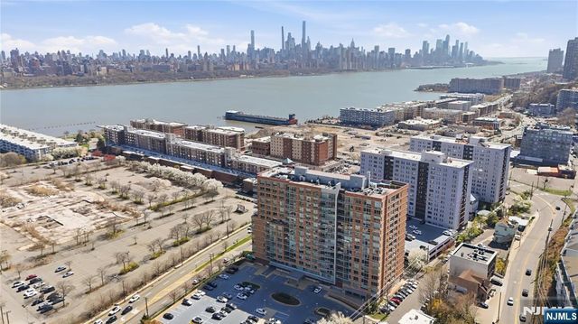 1008 Hudson Park, Edgewater, NJ 07020