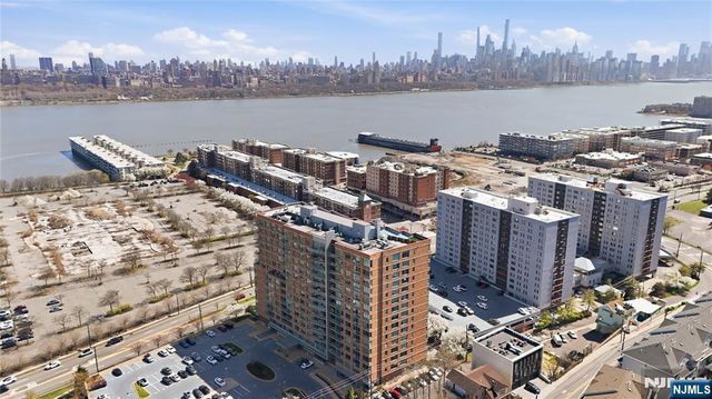 1008 Hudson Park, Edgewater, NJ 07020