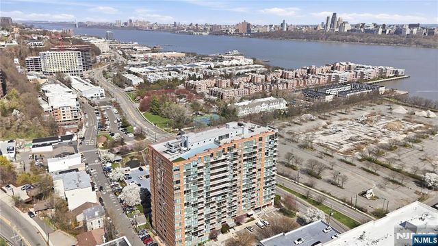 1008 Hudson Park, Edgewater, NJ 07020