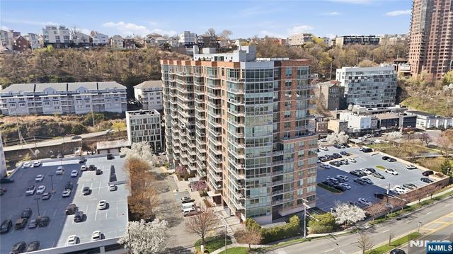 1008 Hudson Park, Edgewater, NJ 07020