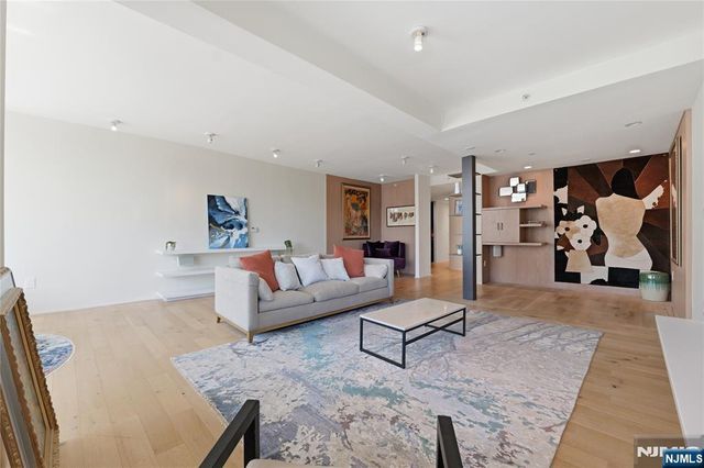 1008 Hudson Park, Edgewater, NJ 07020