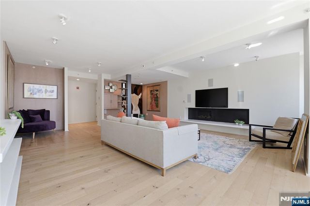 1008 Hudson Park, Edgewater, NJ 07020