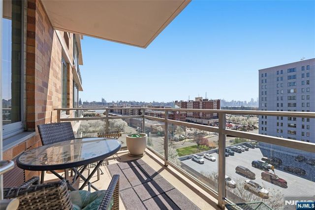 1008 Hudson Park, Edgewater, NJ 07020