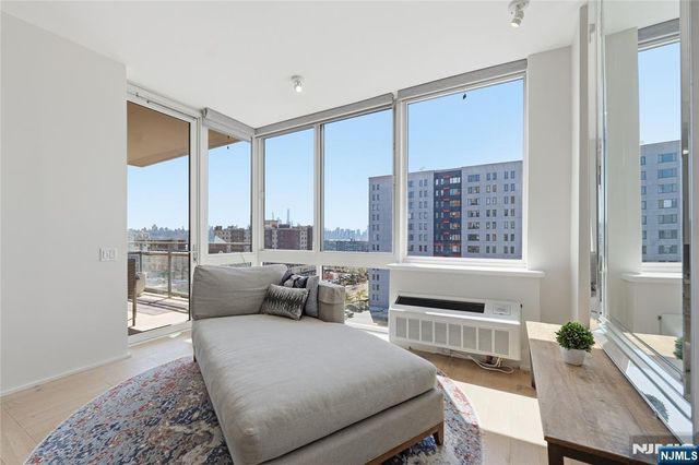 1008 Hudson Park, Edgewater, NJ 07020